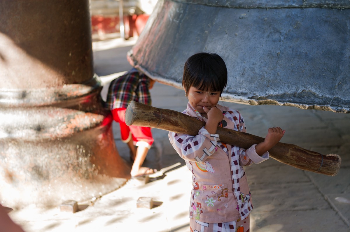 Ringing the Mingun Bell